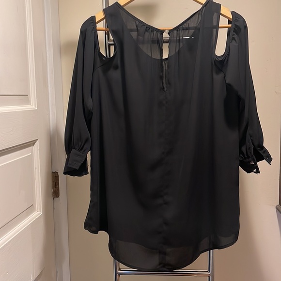 Vince Camuto Cold Shoulder Blouse - Picture 2 of 7